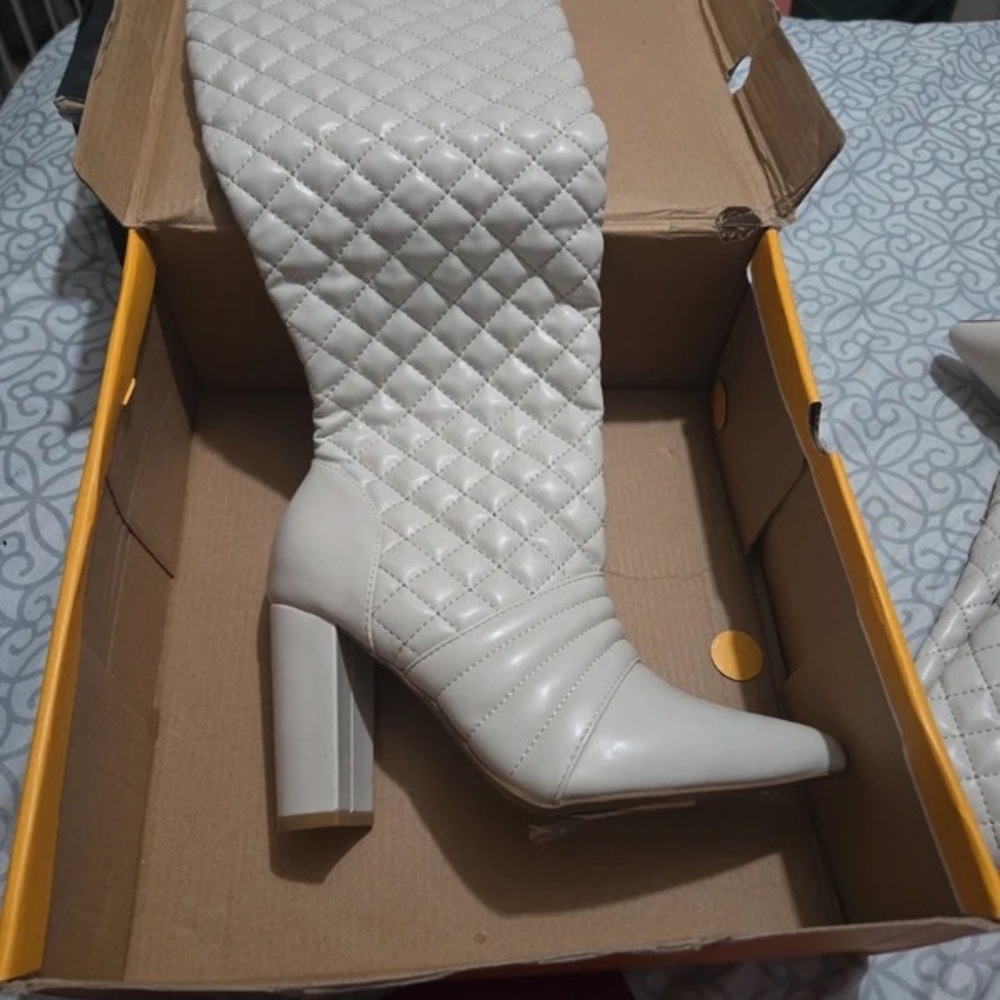 Elegant Quilted Heeled Boots - Cream